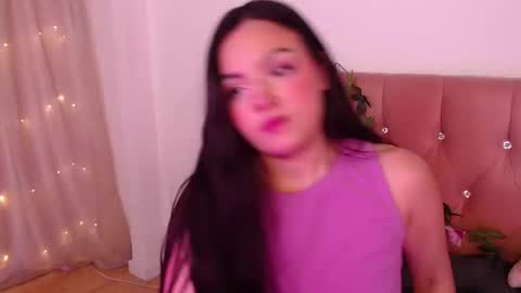 Snapshot of saraa_swett chatting on 02-25-25, 02:22 online show from 02-25-25, 02:22
