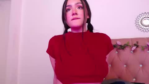 Snapshot of saraa_swett chatting on 02-26-25, 09:16 online show from 02-26-25, 09:16