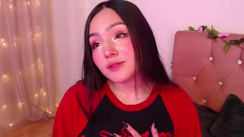 Snapshot of saraa_swett chatting on 02-28-25, 02:20 online show from 02-28-25, 02:20