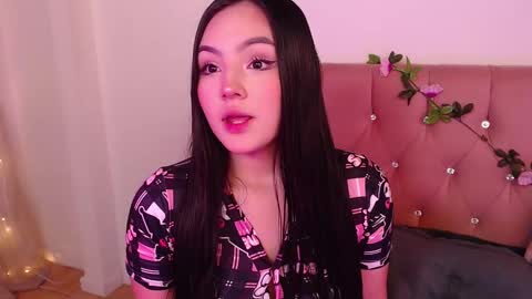 Snapshot of saraa_swett chatting on 03-10-25, 02:26 online show from 03-10-25, 02:26