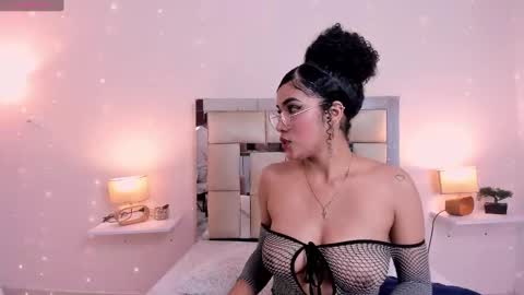 Snapshot of saraandstiven chatting on 01-13-25, 07:21 Sara And Stiven online show from 01-13-25, 07:21