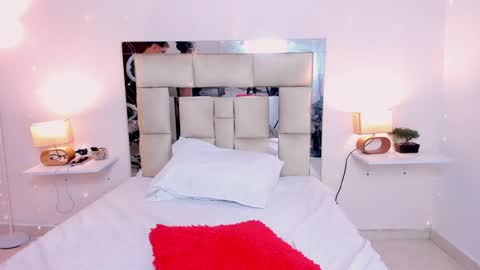 Snapshot of saraandstiven chatting on 02-04-25, 01:13 Sara And Stiven online show from 02-04-25, 01:13