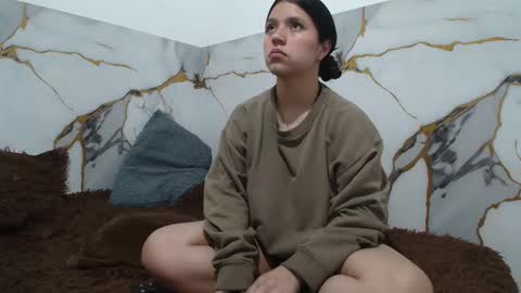 Snapshot of saraandthomas chatting on 12-21-25, 06:59 sara and thomas online show from 12-21-25, 06:59