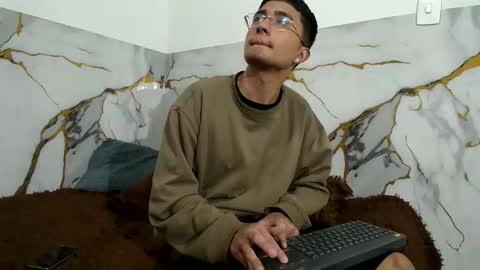 Snapshot of saraandthomas chatting on 02-22-26, 07:08 sara and thomas online show from 02-22-26, 07:08