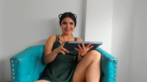 Snapshot of sarabenedetti chatting on 03-10-25, 04:25 Sara online show from 03-10-25, 04:25