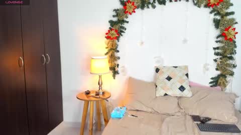 sarah  cinnamon online show from 11-30-25, 07:07