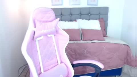 Snapshot of sarah__moon1 chatting on 11-13-25, 02:49 Sarah Moon online show from 11-13-25, 02:49