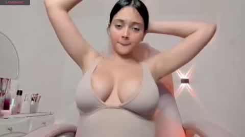 Snapshot of sarah_angelll chatting on 12-22-25, 02:47 sarah online show from 12-22-25, 02:47