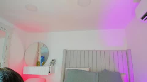 Snapshot of sarah_bonneth chatting on 01-12-26, 02:00 Sarah Bonneth online show from 01-12-26, 02:00