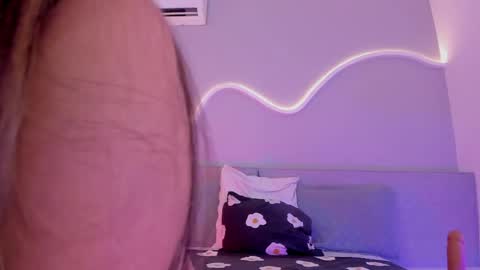 Snapshot of sarah_bonneth chatting on 05-13-26, 11:40 Sarah Bonneth online show from 05-13-26, 11:40