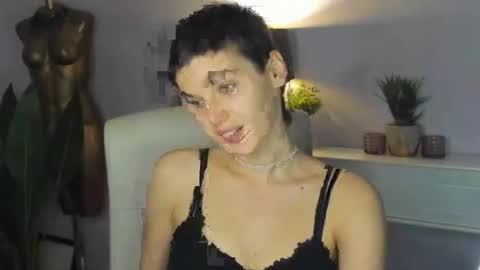 Sarah online show from 10-19-25, 01:45