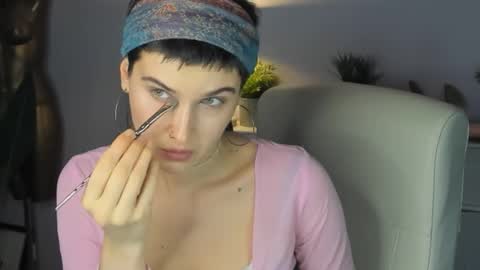 Sarah online show from 10-21-25, 01:45