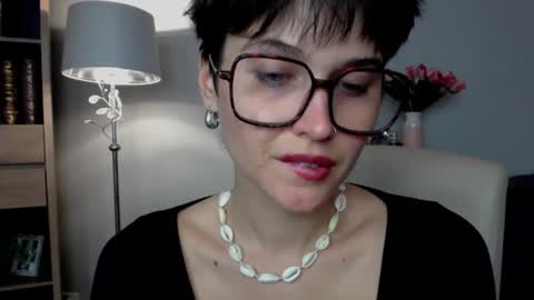 Snapshot of sarah_desire01 chatting on 03-15-26, 02:45 Sarah online show from 03-15-26, 02:45