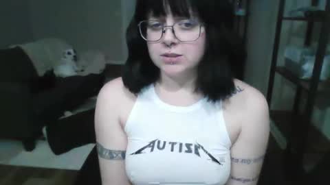 Snapshot of sarah_e_xx chatting on 01-01-25, 05:33 Sarah online show from 01-01-25, 05:33