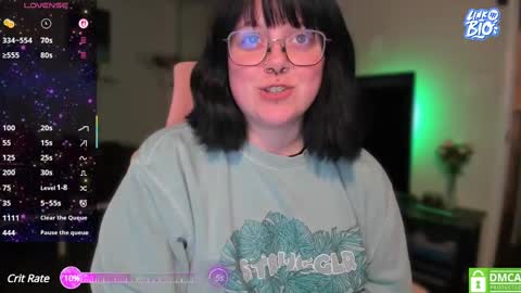 Snapshot of sarah_e_xx chatting on 03-11-25, 01:48 Sarah online show from 03-11-25, 01:48