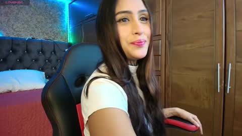 Snapshot of sarah_escobarr_ chatting on 02-18-26, 01:29 Sarah online show from 02-18-26, 01:29