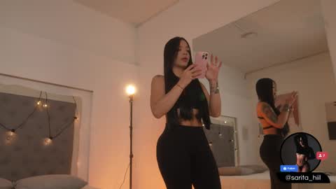 Snapshot of sarah_hiill chatting on 10-04-25, 07:56 online show from 10-04-25, 07:56