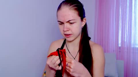 Snapshot of sarah_hs chatting on 11-05-25, 10:26 Sarah online show from 11-05-25, 10:26