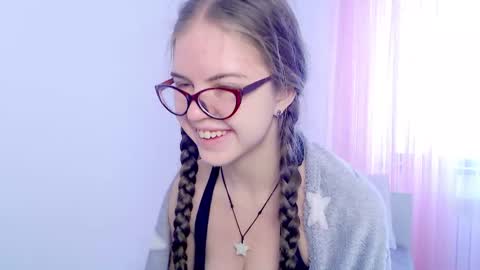 Snapshot of sarah_hs chatting on 11-06-25, 04:13 Sarah online show from 11-06-25, 04:13