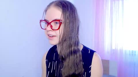 Snapshot of sarah_hs chatting on 11-09-25, 04:11 Sarah online show from 11-09-25, 04:11