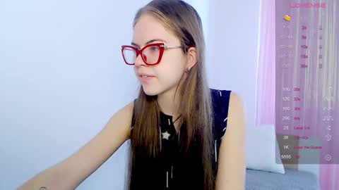 Snapshot of sarah_hs chatting on 11-17-25, 06:30 Sarah online show from 11-17-25, 06:30