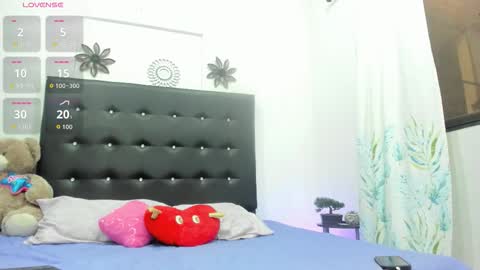 Snapshot of sarah_lowee chatting on 09-28-25, 08:14 sarah_lowee online show from 09-28-25, 08:14