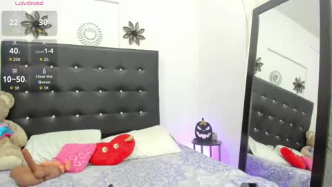 Snapshot of sarah_lowee chatting on 10-16-25, 07:04 sarah_lowee online show from 10-16-25, 07:04
