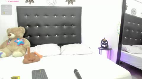 sarah_lowee online show from 10-22-25, 12:11