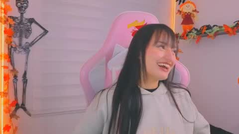 Sarah Ramirez online show from 10-25-25, 04:09