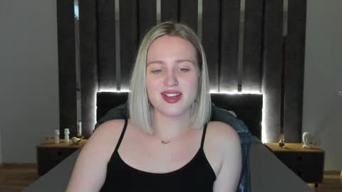 Snapshot of sarah_soul chatting on 01-08-25, 06:41 Sarah online show from 01-08-25, 06:41