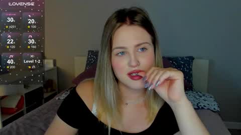 Snapshot of sarah_soul chatting on 09-09-25, 01:38 Sarah online show from 09-09-25, 01:38