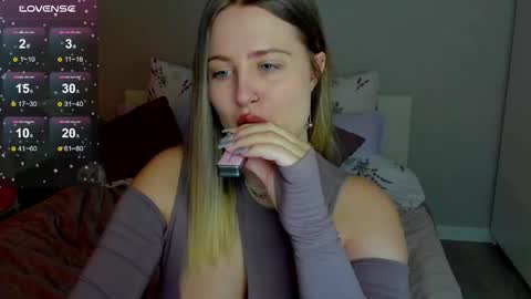 Snapshot of sarah_soul chatting on 10-13-25, 12:21 Sarah online show from 10-13-25, 12:21