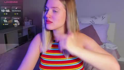 Snapshot of sarah_soul chatting on 10-21-25, 12:33 Sarah online show from 10-21-25, 12:33