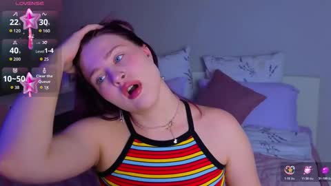 Snapshot of sarah_soul chatting on 12-14-25, 11:20 Sarah online show from 12-14-25, 11:20