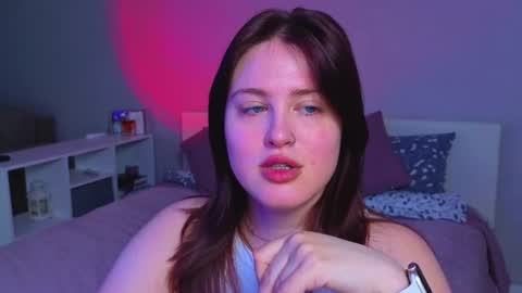 Snapshot of sarah_soul chatting on 06-13-26, 01:03 Sarah online show from 06-13-26, 01:03