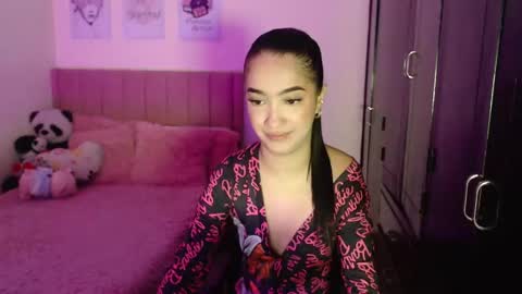 Snapshot of sarah_stone15 chatting on 02-06-25, 09:28 Sarah online show from 02-06-25, 09:28