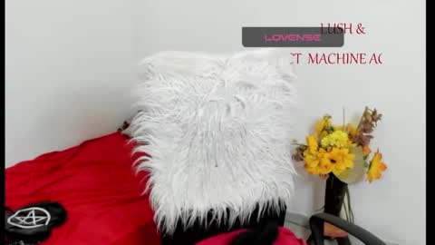 Snapshot of sarah_sweett chatting on 05-11-26, 12:44 Sarah online show from 05-11-26, 12:44
