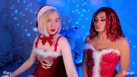 Snapshot of sarahholly chatting on 12-15-24, 03:53 Divine Sarah NONUDE model online show from 12-15-24, 03:53