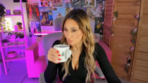 Snapshot of sarahholly chatting on 12-21-24, 02:26 Divine Sarah NONUDE model online show from 12-21-24, 02:26