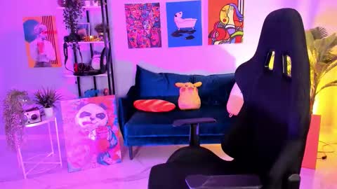 Snapshot of sarahholly chatting on 10-04-25, 01:09 Divine Sarah NONUDE model online show from 10-04-25, 01:09