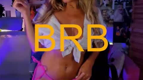 Snapshot of sarahholly chatting on 10-13-25, 11:32 Divine Sarah NONUDE model online show from 10-13-25, 11:32