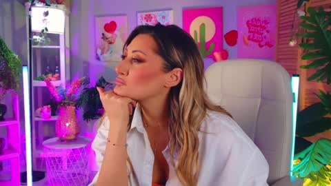 Divine Sarah NONUDE model online show from 04-13-26, 03:28