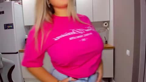 Sarah online show from 10-17-25, 02:19