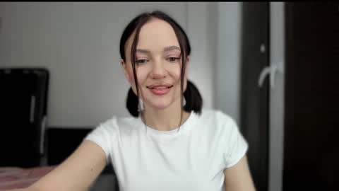 sarahphyllis online show from 02-25-25, 04:00