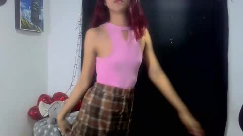 Snapshot of sarahsmitt chatting on 03-10-25, 12:40 Sarah online show from 03-10-25, 12:40