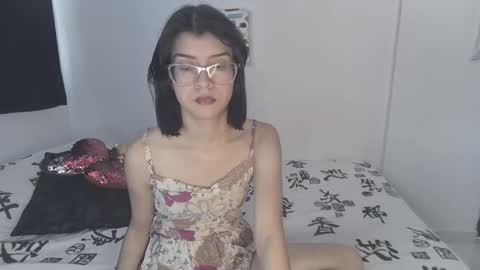 Snapshot of sarahsmitt chatting on 09-23-25, 07:39 Sarah online show from 09-23-25, 07:39