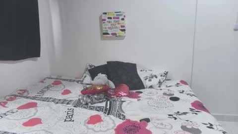 Snapshot of sarahsmitt chatting on 09-25-25, 07:06 Sarah online show from 09-25-25, 07:06