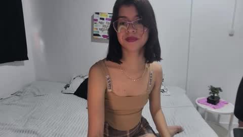 Snapshot of sarahsmitt chatting on 10-20-25, 06:41 Sarah online show from 10-20-25, 06:41