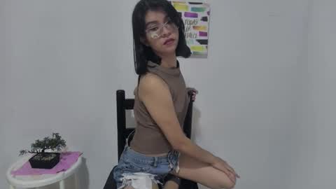 Snapshot of sarahsmitt chatting on 10-21-25, 07:14 Sarah online show from 10-21-25, 07:14