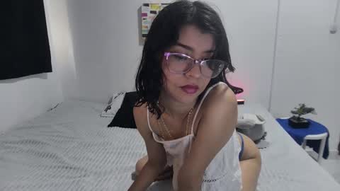 Snapshot of sarahsmitt chatting on 10-26-25, 03:07 Sarah online show from 10-26-25, 03:07